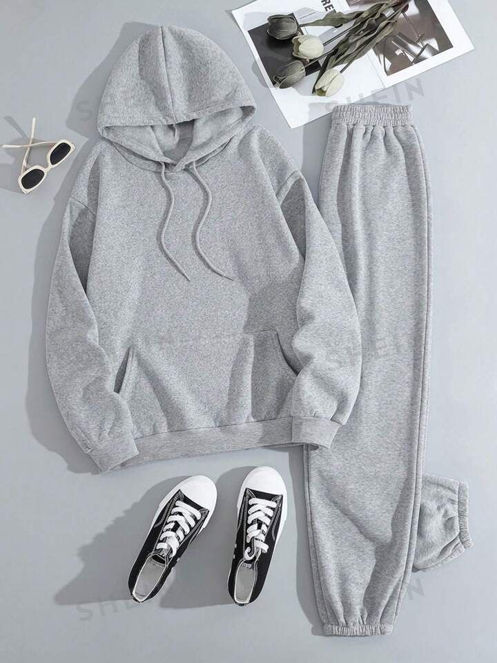 Sweatpants And Sweatshirt Outfit, Grey Tracksuit, Thermal Hoodie, Hoodie And Sweatpants, Grey Outfit, Grey Sweatpants, Comfy Sweatshirt, Hoodie Outfit, Hooded Tops