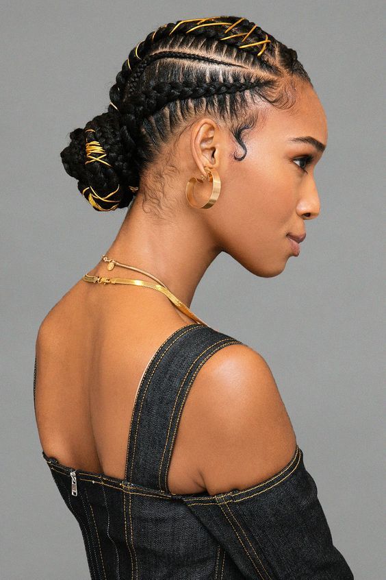 If you have braided hair then give this hairstyle a try becasue hair piercing is in trend right now. If you want then you can also put it in low bun hairstyles to get the chic hairstyles. #hair #hairstyles #hairstyleideas Trendy We Fryzurach, Cabello Afro Natural, Cornrow Braids, Braided Bun Hairstyles, Long Box Braids, Stitch Braids, Pelo Afro, Feed In Braid, Cool Braids