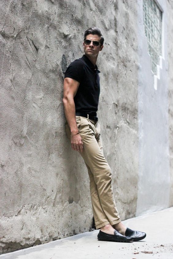 Black Polo Khaki Pants Outfit Men, Men Chinos, Chinos Men Outfit, Khaki Pants Outfit, Khakis Outfit, Polo Shirt Outfits, Polo Fashion, Tan Chinos, Polo Outfit