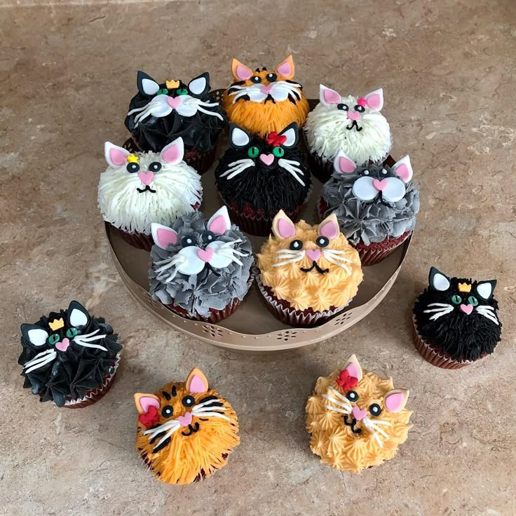 there are many cupcakes with cats on them