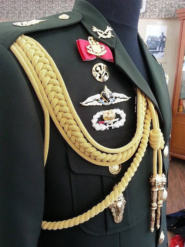 Royal Thai Army Military Uniform Royal Military Uniform, Royal Thai Army, Military Suit, Military Dress Uniform, Imperial Officer, Army Clothes, Band Uniforms, Military Dress, Military Dresses