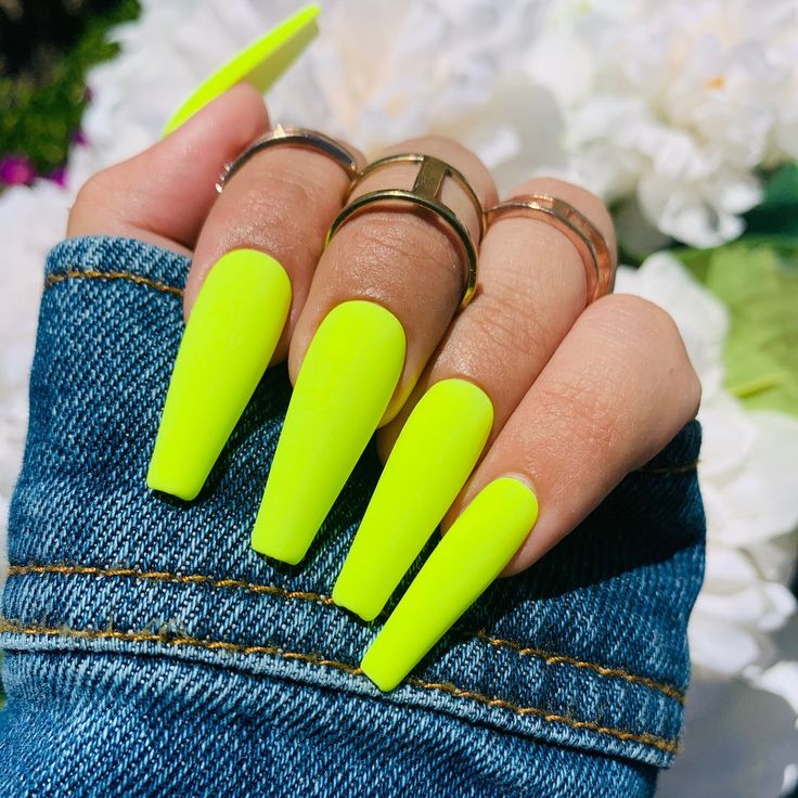 Neon Yellow Press on Nails  Don’t know your sizes? Place your order and select “custom” under the sizes tab. Then DM us your order number on Instagram @thenailshop.sb for a FREE sizing kit! Sizing kits will be sent out next day! As soon as you receive your sizing kit simply let us know your sizes and your set will be m Swaggy Nails, Badass Nails, Neon Nail Art Designs, Neon Yellow Nails, Nail Aesthetic, Nail Quotes, Pretty Nail Colors, Gel Nails At Home, Sns Nails