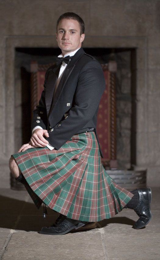 Traditional Man, Celtic Nations, Kilt Outfits, Celtic Culture, Scottish Fashion, Tartan Kilt, Wales Uk, Men In Kilts, People Of The World