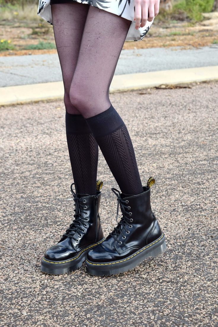 Dr Martens Jadon Boot & knee high socks & tights. nutkaic.blogspot.com.au #kneehighsocks Dr Martens White Boots Outfit, Knee High Doc Martens, High Doc Martens, Dock Martens, Nike Old School, Jadon Dr Martens, Dc Martens, Dr Martens Jadon Boots, Rock Punk Style