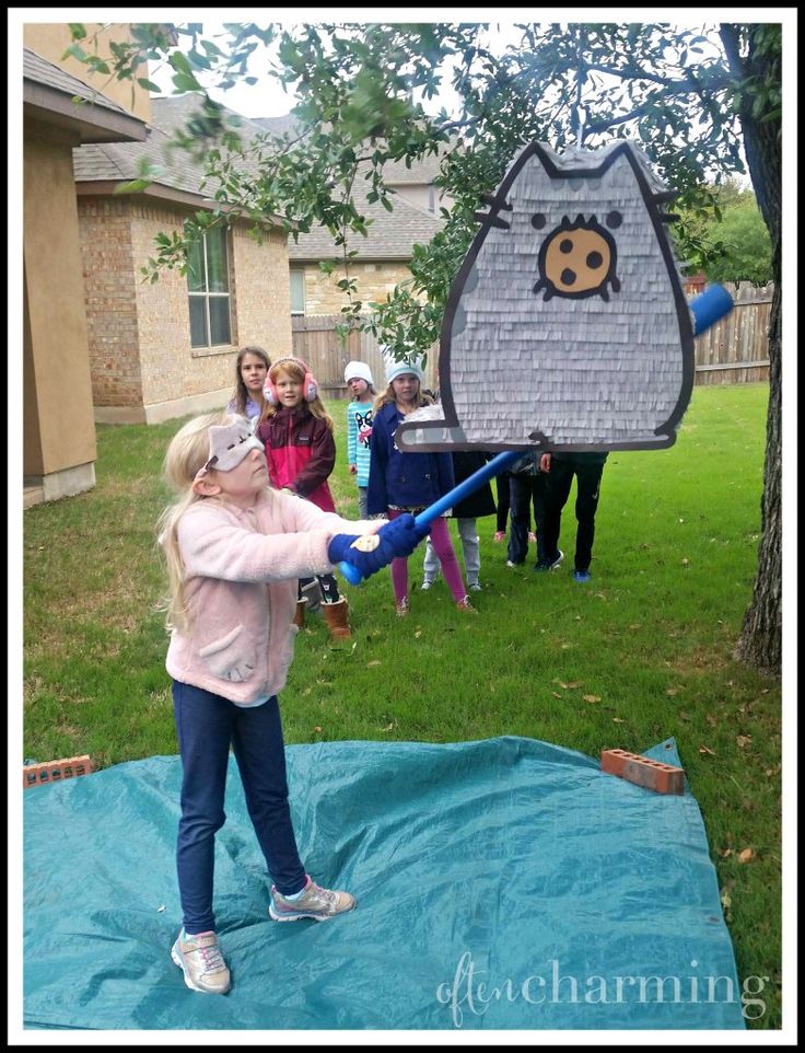 The kids taking their whacks at the Pusheen pinata. Photo by Shirley Calderon -- Often Charming Pusheen Pinata, Cat Pinata, Pig Themed Party, Pusheen Birthday, Rainbow Donut, Cat Toilet Training, Cat Themed Parties, Kylie Birthday, Pusheen The Cat