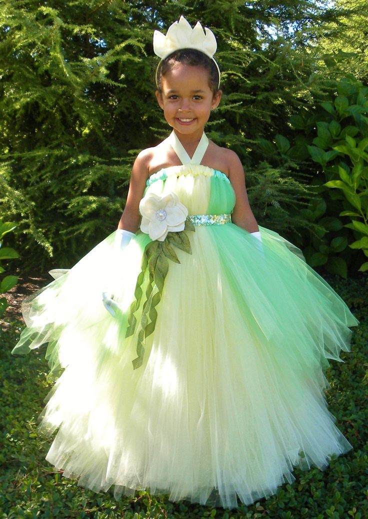 Princess And The Frog Party, Unique Flower Girl Dresses, Tiana Costume, Green Flower Girl Dresses, Princess Tutu Dresses, Frog Party, Princesa Tiana, Tutu Ideas, Tulle Dresses