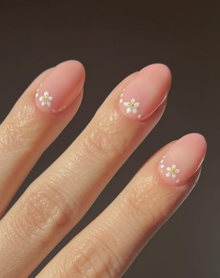 Daisies 🌸 Something a bit more simple for spring 🌷 @the_gelbottle_inc Teddy Using @nails_luxeofficial brush I and art gels #prettynails #daisynails #nailinspo #springnails #delicatenails #nailcuffs #dotnails #simplenailart #cutenailart #floralnails #flowernails #floralnailart #minimalnails #minimalnailart #naturalnails #nailcuffs Floral Natural Nails, Flower Nail Stickers Art Ideas, Minimal Floral Nail Art, Spring Gel Nails Designs, Subtle Flower Nail Art, Flower Detail Nails, Bridesmaid Nails Floral, Dainty Gel Nails, Minimalist Flower Nail Art