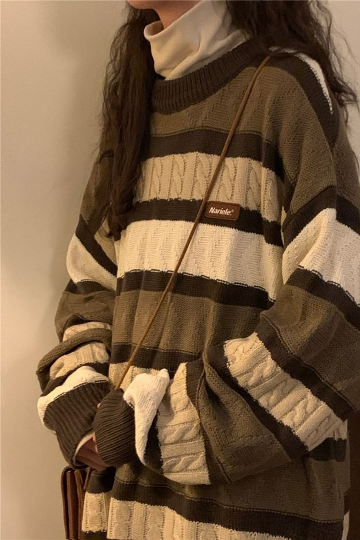 This vintage-style sweater has a brown knit construction, a striped design and long sleeves Coffee Shop Aesthetic Outfits, Coffee Sweater, Oversize Sweater, Pull Oversize, Coffee Cream, 90s Fashion Outfits, 가을 패션, Really Cute Outfits, Casual Style Outfits