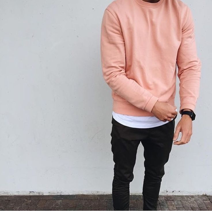 Pink Sweater Men, Pink Tshirt Outfit, Manual Driving, Der Gentleman, Tshirt Outfit, Outfit For Men, Sweatshirt Outfit, Men Street, Mens Fashion Summer