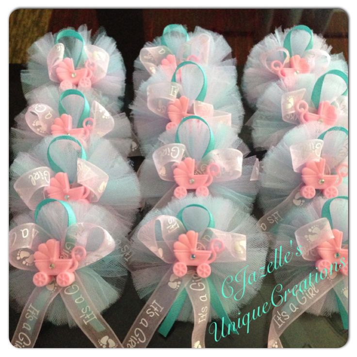 several baby bows are arranged in the shape of hearts and ribbons on top of each other