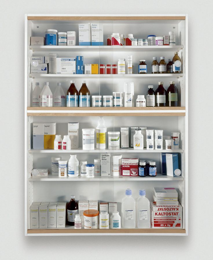 Damien Hirst|E.M.I. - 1989. Damien Hirst, Apartment Furniture, Bathroom Medicine Cabinet, Furniture Accessories, Worth Reading, Street Art, Sculpture, Reading, Books