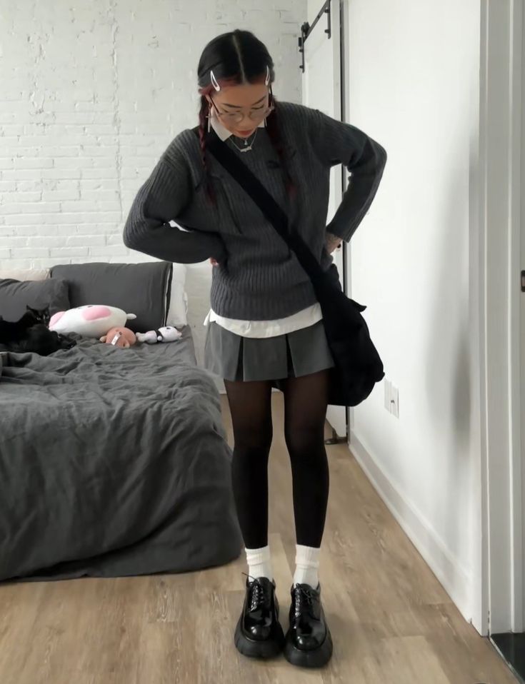 Shorts Pantyhose Outfit, Long Socks And Skirt, Black Skirt Outfit School Casual, Outfits With Short Black Skirt, Light Gray Skirt Outfit, Outfits With Knee Socks, Sheet Tights Outfit, Grey Turtleneck Outfit Aesthetic, Black Jupe Outfit