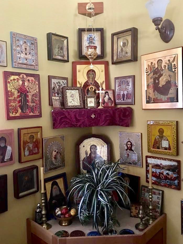 Creating an Orthodox Christian environment in the home Creating an Orthodox Christian home begins with the icon corner. The “bright corner” becomes the center for every domestic church, where the family devotions take place. Each member of the family should have their own patron saint’s icon, and a wonderful practice from ancient times is to have a family icon written… Icon Corner, Catholic Wall Decor, Morning Offering, Home Altar Catholic, Orthodox Prayers, Catholic Altar, Altar Design, Eastern Orthodox Church, Catholic Decor