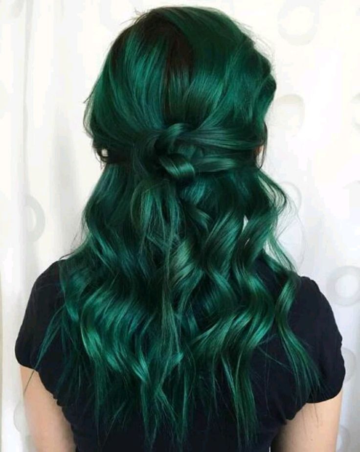 Juniper Hair Color, Deep Green Hair Color, Jade Green Hair, Hunter Green Hair, Green Hair Aesthetic, Emerald Green Hair, Dark Green Hair, Green Hair Dye, Jungle Green