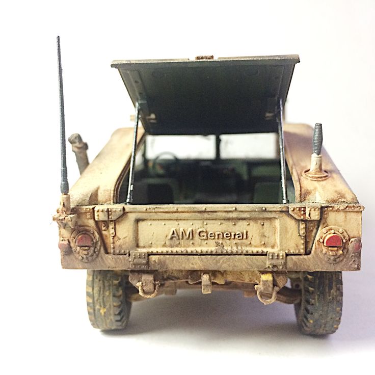 Humvee m1025 #academy #model #kit #humvee #m1025 #plamo #military Iraq 2003, Isometric Grid, Police Vehicles, Military Police, Police Cars, Betty Boop, Scale Models, Model Kit, Trucks