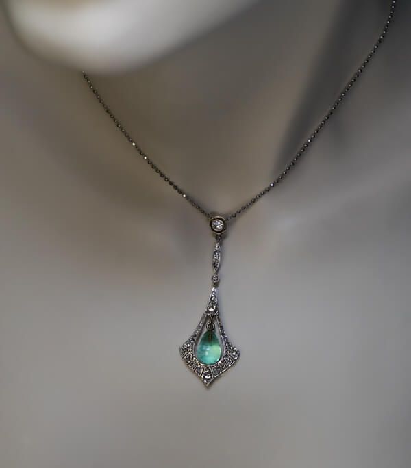 Emerald Necklace Vintage, Edwardian Era Jewelry, Vintage Emerald Jewelry, Old Fashion Jewelry, Antique Emerald Necklace, Antique Jewelry Design, Emerald Jewelry Aesthetic, 1912 Jewelry, 1910s Jewelry