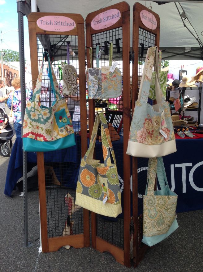 Tote bag display at craft show.   www.trishstitched.com Flea Market Displays, Flea Market Display Ideas, Cutco Knives, Craft Displays, Purse Display, Farmer Market, Craft Show Booth, Handbag Display, Indie Craft