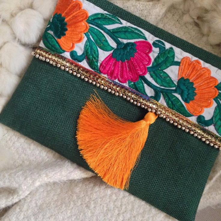 Green Floral Clutch Bohemian purse Fashion Bag Woman | Etsy Bohemian Clutch, Glass Cases, Bohemian Purse, Etsy Embroidery, Boho Clutch, Wooden Bag, Embroidered Handbag, Jute Fabric, Sunflower Daisy