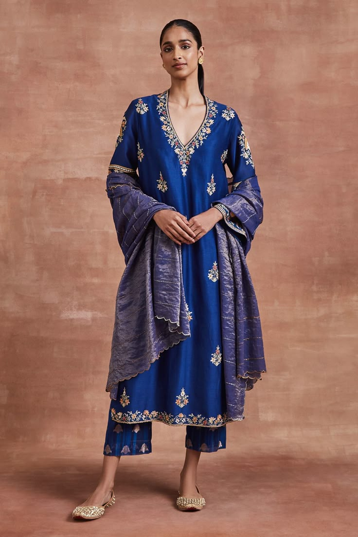 Shop for these amazing collections of Blue Handwoven Chanderi Silk Embroidery Kavya Aari Work Kurta Set For Women by Sue Mue online at Aza Fashions. Suit Designs Indian Style, Suits For Women Indian, Suit Neck Designs, Silk Kurti Designs, Kurta Set For Women, Indian Designer Suits, Neck Designs For Suits, Kurta Neck Design, Indian Dresses Traditional