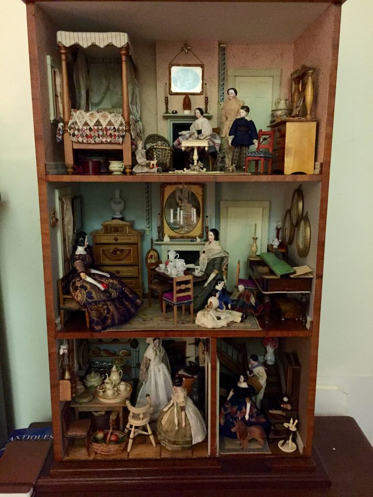 a doll house with furniture and dolls in it