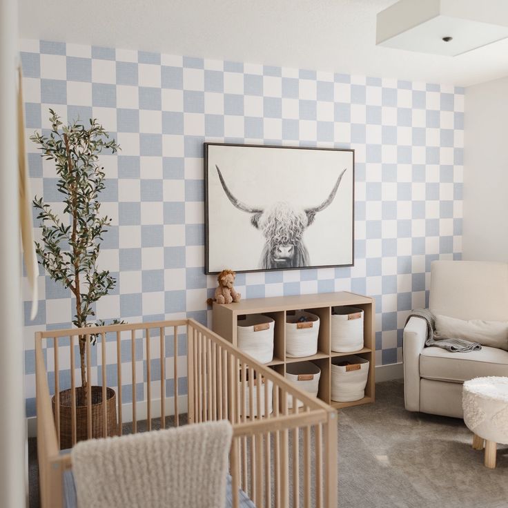 Currently Trending: Checkered Prints Available in three muted colors that are perfect for the nursery, this wallpaper is also mature enough that it could also easily grow with baby into the toddler years. Checkered Nursery, Minimalist Nursery, Baby Room Inspiration, Baby Boy Room Nursery, Nursery Room Inspiration, Baby Boy Room, Nursery Inspo, Nursery Baby Room, Baby Rooms