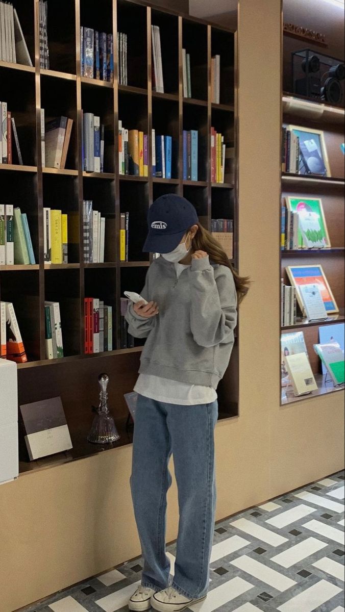 Fem Style, Womens Oversized Sweatshirts, Mode Ulzzang, Fashion Hoodies, Sweatshirt Outfit, Clothes Outfits, Outfit Fall, Winter Fits, 가을 패션