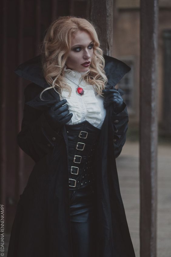 Casual Vampire Outfits, Vampire Outfit Aesthetic, Fete Emo, Vampire Outfit, Vampire Fashion, Vampire Dress, Vampire Costumes, Victorian Vampire, Vampire Clothes