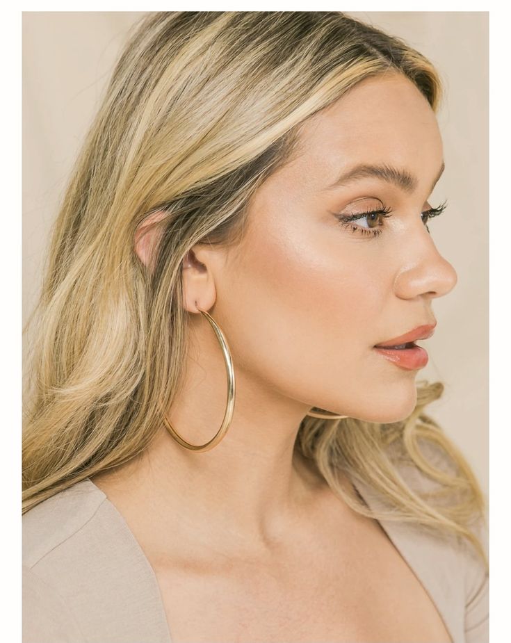 If you're looking for a simple but stylish look, add these big gold hoops to your cart. These minimalist hoops give the perfect pop to add as an accessory to any of your simple fits! Large Gold Hoop Earrings, Nose Makeup, Simple Fits, Earring Gold, Large Hoop Earrings, Pinterest Fashion, Gold Dipped, Gold Hoops, Gold Hoop