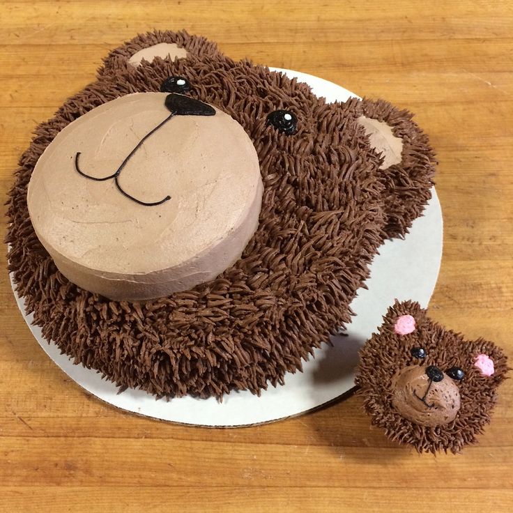 a cake decorated to look like a teddy bear