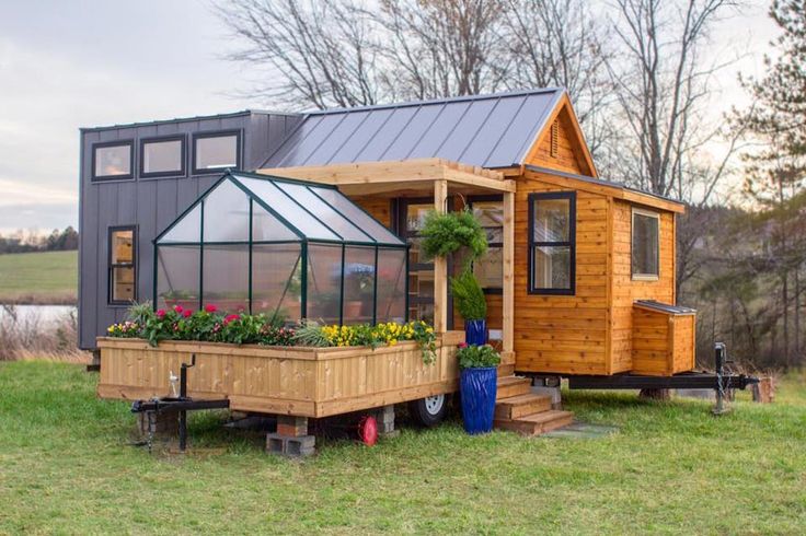 Greenhouse Trailer - Elsa by Olive Nest Tiny Homes Tiny House Mobile, Design Casa Piccola, Tiny Mobile House, Tiny House Community, Best Tiny House, Tiny House Inspiration, Small Greenhouse, Tiny House Listings, Modern Tiny House