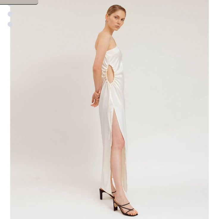 Brand New Only Size Adjustable Cream One-shoulder Evening Dress, Chic White Midi Dress For Gala, Chic Cream Maxi Dress For Cocktail, Cream Maxi Dress For Dinner, White Summer Midi Dress For Gala, White Midi Dress For Summer Gala, White Midi Dress For Spring Gala, Chic Cream Cocktail Maxi Dress, White Chic Satin Maxi Dress