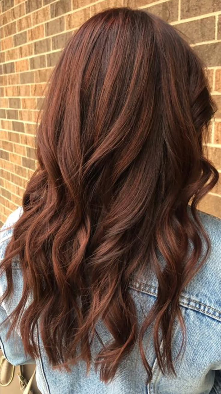 Hairstyle Trends - 27 Hottest Dark Auburn Hair Color Ideas To Consider This Year (Photos Collection) Brown Auburn Hair, Dark Auburn Hair Color, Red Brown Hair Color, Medium Brown Hair Color, Auburn Red Hair, Dark Auburn Hair, Maroon Hair, Rambut Brunette, Chestnut Hair