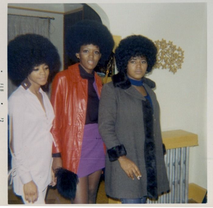 SISTERS SOUL | I LUV THE 70′S Unidentified African American woman, U.S.A, circa 1970s. 70s Fashion African American, 70s Black Fashion, Three Women, Vintage Black Glamour, Style Noir, Popular Hairstyles, Black Women Fashion, African American Women, Black Power