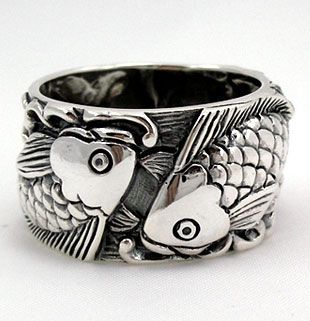 I totally want this ring. Carpe Diem? Sieze the Day? I don't even care... Mens Silver Wedding Bands, Wedding Band Tattoo, Fish Ring, Mens Band Rings, Rings Mens Wedding Bands, Two Fish, Sterling Silver Mens Rings, Mens Silver Rings, Sterling Silver Mens