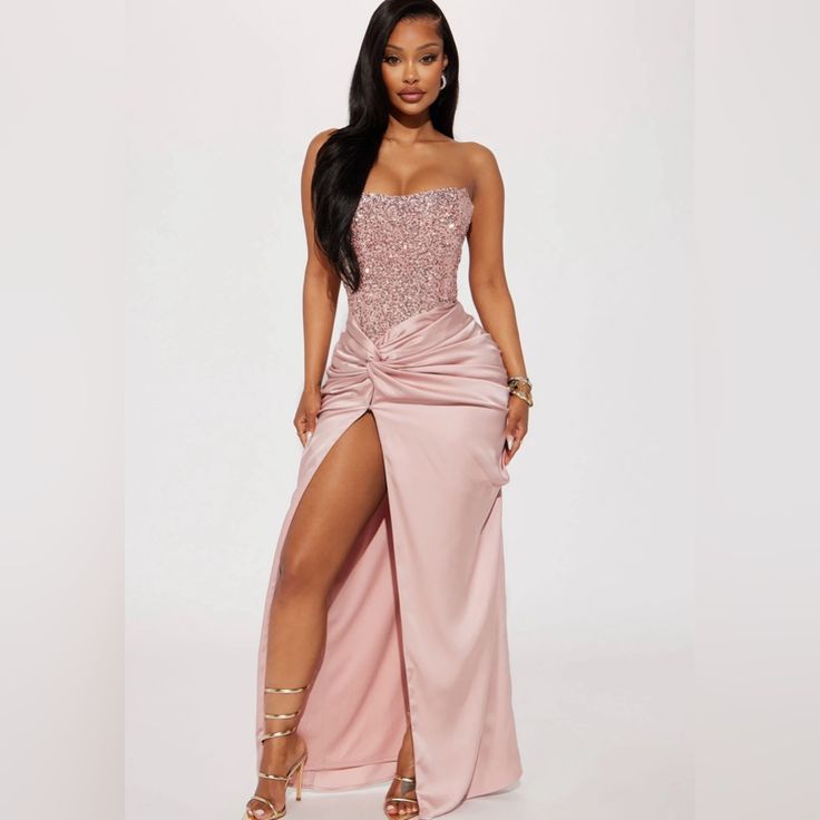 Brand New Size Medium Rose Gold Formal Dress. Rose Gold Matric Ball Dresses, Powder Pink Prom Dress, Rose Gold Dress Birthday, Rose Gold Bridesmaids Dresses, Pink Cocktail Dress With Rose Detail, Elegant Pink Maxi Dress For Homecoming, Glamorous Pink Satin Strapless Dress, Pink Satin Ruched Evening Dress, Pink Ruched Satin Maxi Dress