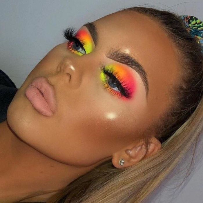 You must’ve seen it on the gram – neon makeup is everywhere this spring! Makeup obsessives are taking their colorful looks to the next level by adding pops of neon. You are at the right destination to get rid of your fear of neon eyeshadow and pigments. Swipe through this article to see all the creative ways you can wear neon makeup this spring. #EyeMakeupGreen Neon Eyeshadow, Neon Makeup, Bright Makeup, Rave Makeup, Silicone Makeup, Beauty Make-up, Makeup Eye Looks, Creative Eye Makeup, Creative Makeup Looks