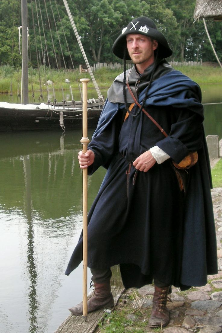 Late 15th century pilgrim.  Double click on image to ENLARGE. Abc Costumes, Medieval Pilgrim, Medieval Soldier, Warrior Monk, Pilgrim Clothing, Medieval Reenactment, Ancient Dress, Medieval Clothes, Historical Armor