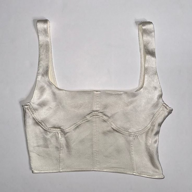 The Cutest Nude Crop Top. Quiet Lux Vibes In Excellent Condition. No Flawsstains/Damage/Discoloration. Bustier Design Front And Side Zipper Closure. Appears Nwot. No Signs Of Wear. Size - M Chest - 29” #Zara #Croptop #Minimalist #Nude Fitted Underbust Crop Top For Summer, Party Top With Boned Bodice And Tank Straps, Cropped Corset For Summer Evenings, Elegant Boned Bodice Crop Top Corset, Elegant Cropped Summer Corset, Elegant Crop Top With Built-in Bra, Summer Party Tank Top With Underbust, Summer Party Underbust Tank Top, Elegant Underbust Crop Top For Parties