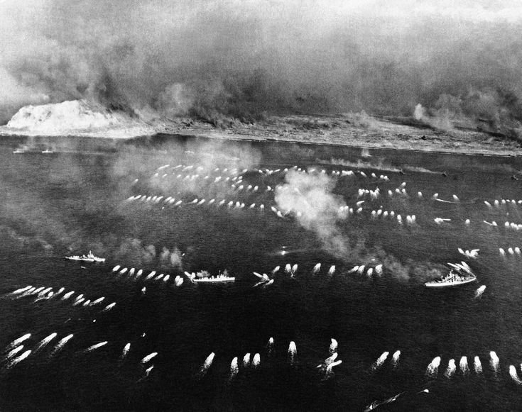 Marines head for the beach at the Japanese Island of Iwo Jima, Japan on Feb. 19, 1945, after the invasion started. Battle Of Iwo Jima, 19 February, Haunting Photos, Landing Craft, Iwo Jima, Aerial Images, Naval History, United States Marine Corps, Us Marines