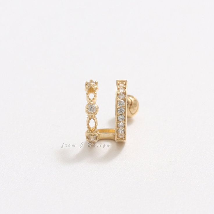 ◐Materials◐ -14K yellow gold, 14K rose gold, 14K white gold -18K yellow gold, 18K rose gold, 18K white gold ✔︎choice one ◐Gauge◐ 16G(1.2mm), 18G(1.0mm) ✔︎choice one ◐Post Length(after closing)◐ -3mm, 4mm, 5mm, 6mm, 7mm, 8mm ✔︎choice one ✔︎The post length is 6mm. (listing image) ✔︎If you require a post longer than 8mm, please contact us for price. ✔︎If you want a clutch back stud earring, please contact us for price. ◐Measurement: approx. -6mm(W) x 9mm(L) -Inner Measurement: 6.8mm -1.7mm wire, 2. Lobe Piercing, Plugs Earrings, Cartilage Earrings, Tragus, Conch, Stud Earring, Pave Diamonds, 18k Rose Gold, Colored Diamonds