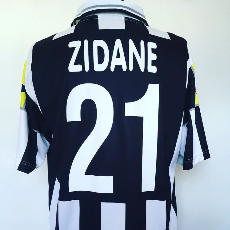 the back of a black and white soccer jersey with yellow numbers on it that reads zidane 21