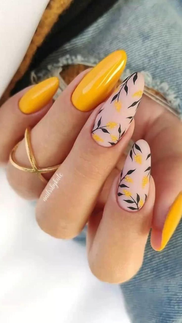 Yellow Nail Art, September Nails, Makijaż Smokey Eye, Preppy Room, Nails 2023, Yellow Nails, Beauty Nail, Summer Nail, Short Acrylic Nails