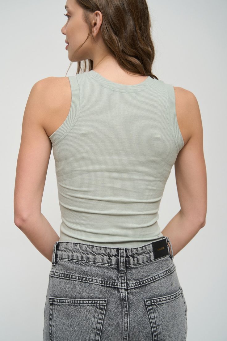 The basic rib-knit tank top is a versatile base for outfits in different styles, including sporty and casual looks. It pairs well with jeans, shorts, joggers, oversized shirts, and denim jackets. Its slim-fit style allows you to look stunning. This item is very comfortable and practical for the summer season, so we recommend buying it several in different colors. Basic Ribbed Sleeveless Tank Top, Basic Ribbed Sleeveless Top, Basic Sleeveless Ribbed Top, Casual Solid Seamless Tank Top, Casual Seamless Solid Tank Top, Spring Streetwear Tops With Tank Straps, Casual Seamless Solid Color Tank Top, Casual Tank Strap Tops For Streetwear, Casual Streetwear Tops With Tank Straps