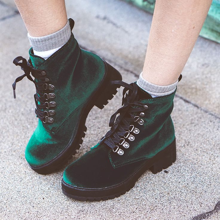 Emerald Green Velvet Harper Boot | ft. Alissa Laderer | #TUKSHOES London Winter Fashion, Spring Outfit Women, Graduation Shoes, Winter Mode Outfits, Green Boots, Velvet Boots, Green Retro, Fall And Winter Fashion, London Street Style