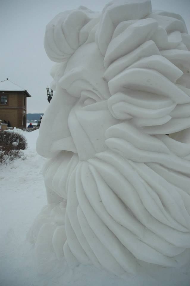 there is a snow sculpture that looks like a lion