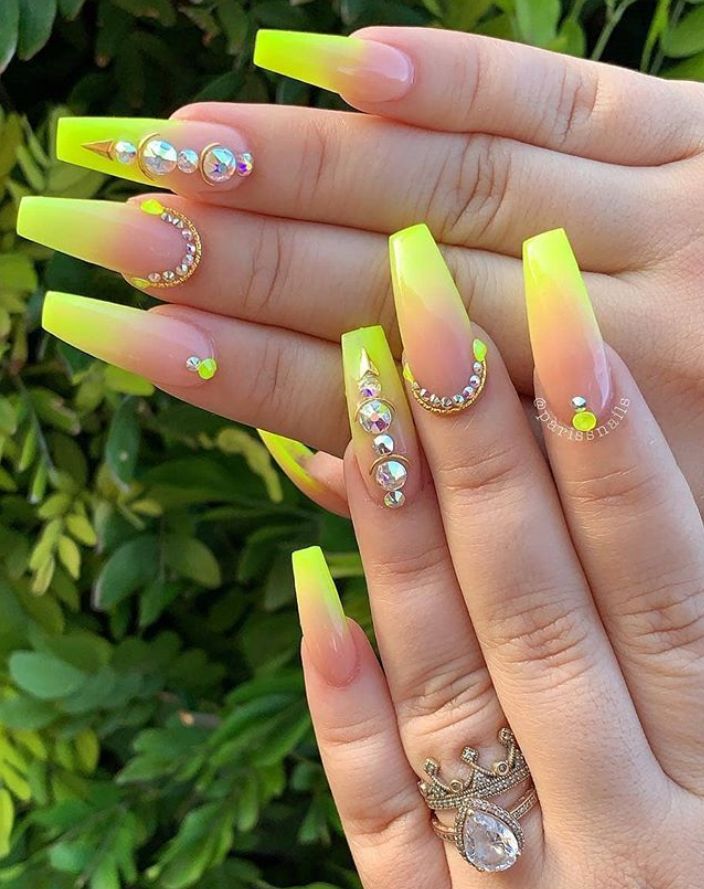 Neon And Gold Nails, Neon Nail Art Designs, Neon Yellow Nails, Neon Nail Art, Neon Nail Designs, Candy Nails, Yellow Nail Art, Yellow Nails Design, 17 December