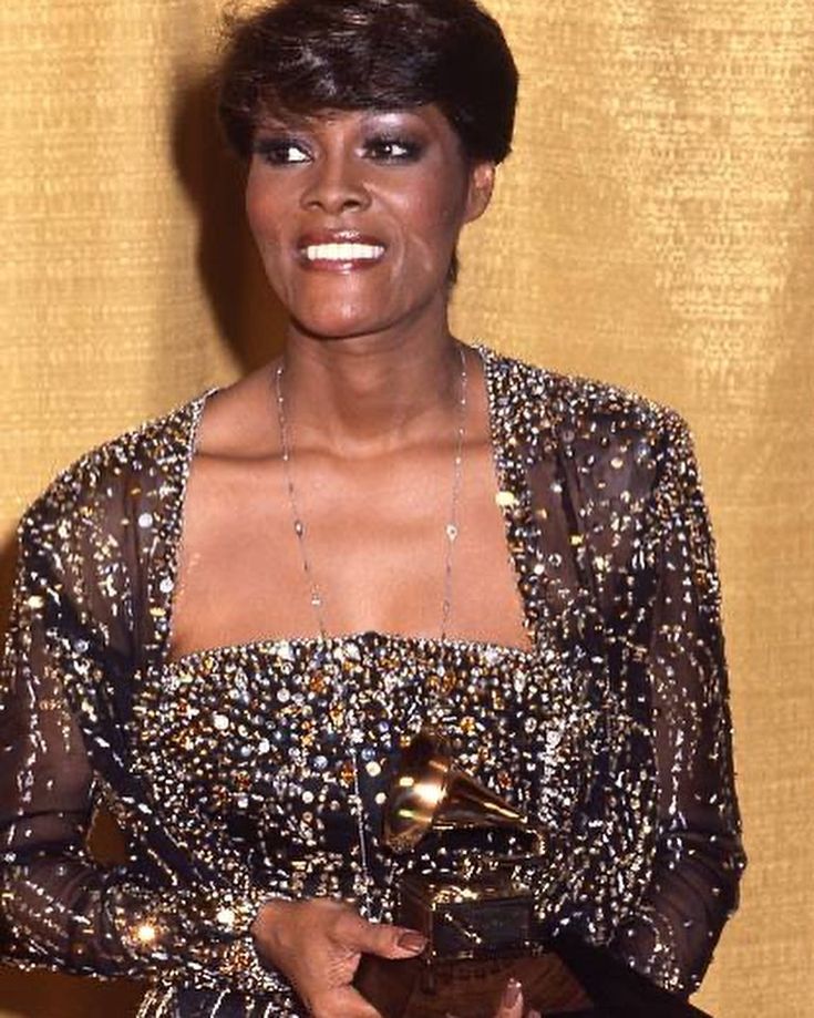 292 Likes, 7 Comments - Dionne Warwick Archive (@dionnewarwickarchive) on Instagram: “22nd Annual GRAMMY Awards, 1980.” Dionne Warwick, Grammy Awards, Off Shoulder Blouse, Off Shoulder, Women's Top, On Instagram, Instagram