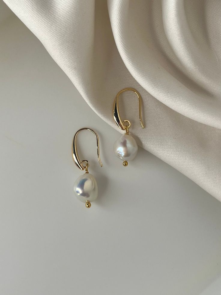 This freshwater pearl earrings are handmade using only 100% natural freshwater pearls. This handmade piece is of anti tarnish and lightweight.    The earrings are a high quality piece, they are elegant, minimalist, lightweight and great for daily use or for a special occasion. Hand crafted with lustrous freshwater pearls they add a touch of classic elegance and understated glamour to any outfit. Complete your bridal look with these romantic jewellery pieces. Perfect as bridesmaids' and flower gi Minimalist Baroque Pearl Chain Earrings, Delicate Pearl Chain Earrings In 14k Gold, Delicate White Gold Plated Pearl Earrings, 14k Gold Filled Drop Pearl Earrings With Pearl Pendant, 14k Gold-filled Pearl Drop Earrings With Pendant, 14k Gold Filled Drop Pearl Earrings, Minimalist Baroque Pearl Earrings With Pearl Chain, White 14k Gold-filled Drop Pearl Earrings, Delicate Baroque Pearl Drop Earrings