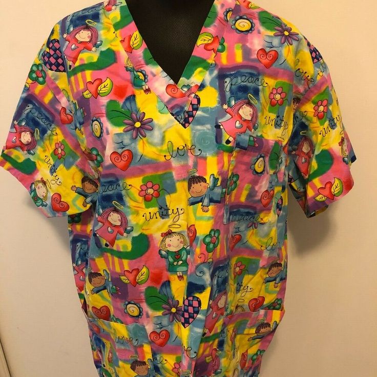 Scrub Top Women's Size XL Angels Hearts Pockets Pre-Owned Cotton Medical Peds #Peaches Surfer Shorts, Floral Hawaiian Shirt, Heart Pocket, Angel Heart, Summer Flip Flops, Novelty Print, Scrub Tops, Peaches, Hawaiian Shirt