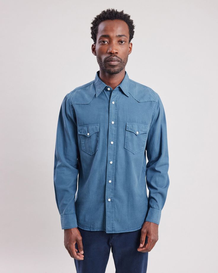 The PHOENIX is a men's regular-fit shirt with double "single point" chest pocket. Snap buttons. Characteristic shoulder and back yokes. Style Chic, Cobalt Blue, Chest Pocket, Kids Accessories, Summer Collection, Cobalt, Workout Shirts, Cotton Shirt, Casual Style